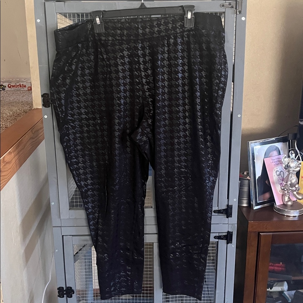 Torrid Black Houndstooth Pattern Pants